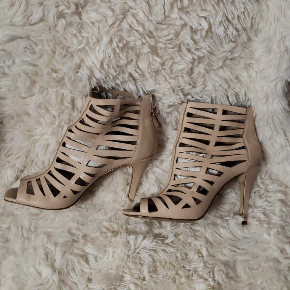 IINC heels. - Picture 3 of 4